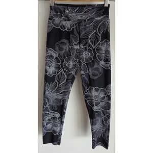 NWT Liquido Leggings Women M Black White Floral Athleisure Brazil NWT
